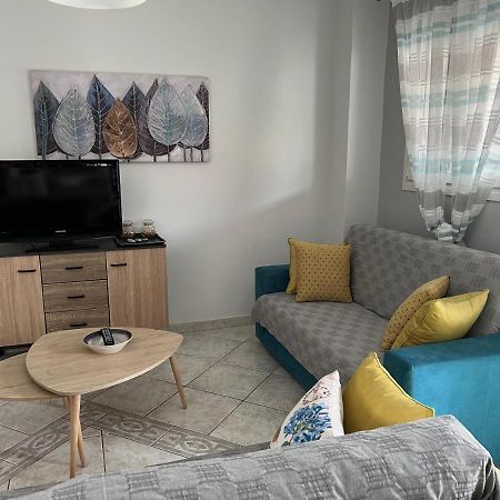Apartment Efi Néa Péramos Buitenkant foto