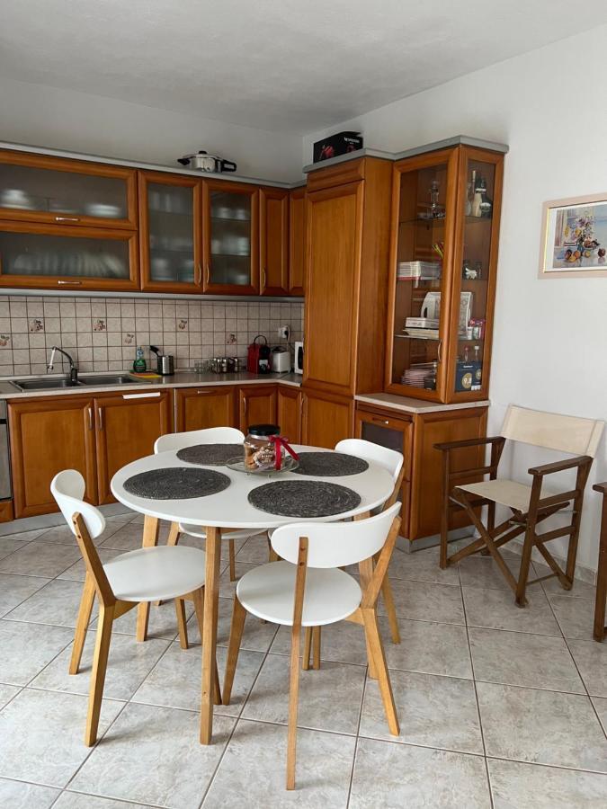 Apartment Efi Néa Péramos Buitenkant foto